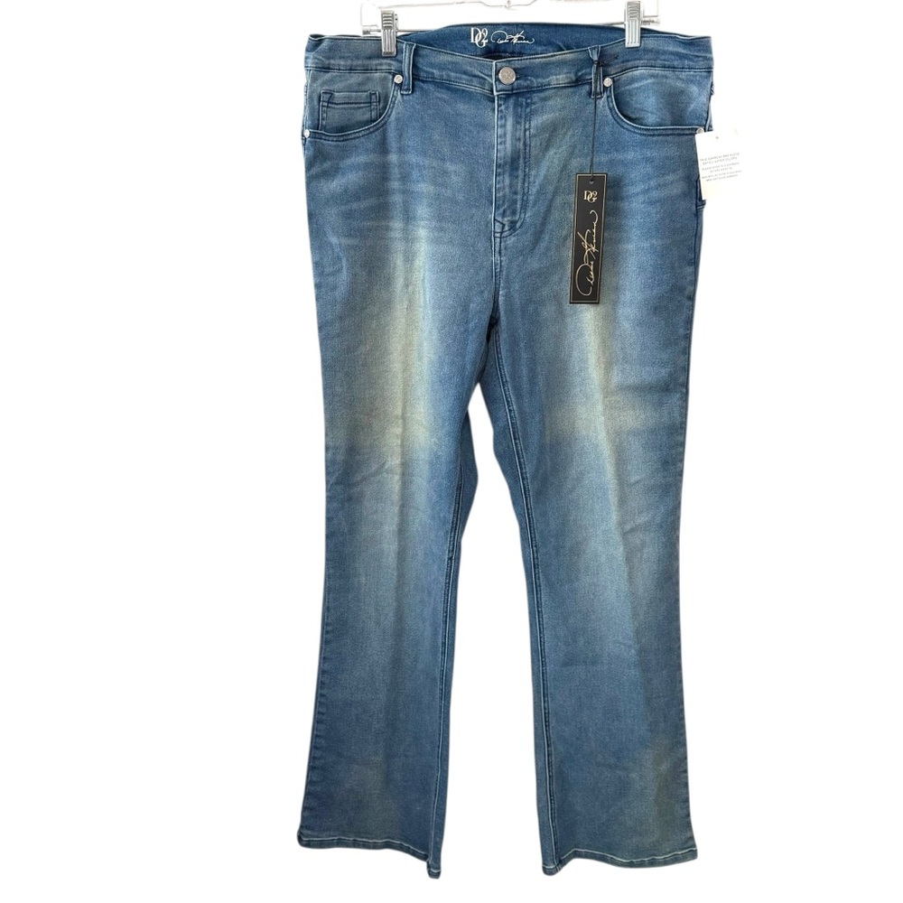 NWT DG2 Diane Gilman 16W Light Wash Bootcut Jeans Stretch Up-Lifter